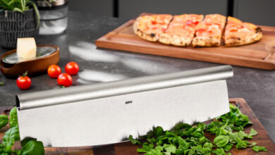 Perfekt geteilte Pizzastücke mit dem Wiegemesser DARIOSO
